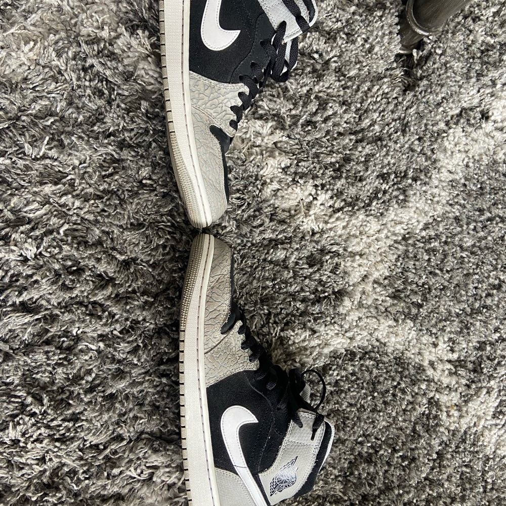 Nike Black and White High-Tops AJ1